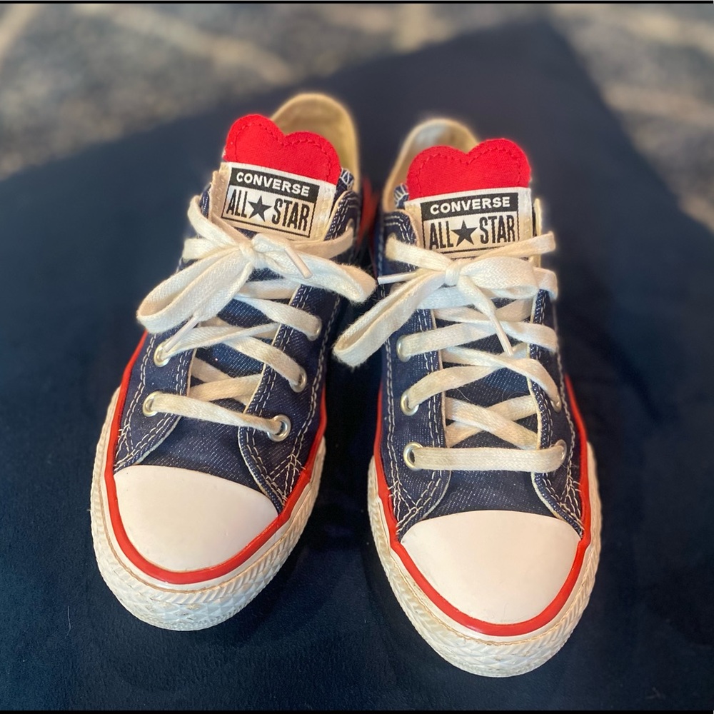 ♥️ Converse Youth Size 12 red ♥️ heart navy shoes